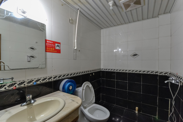 Bathroom 3, Yiwang Hotel, Lishui