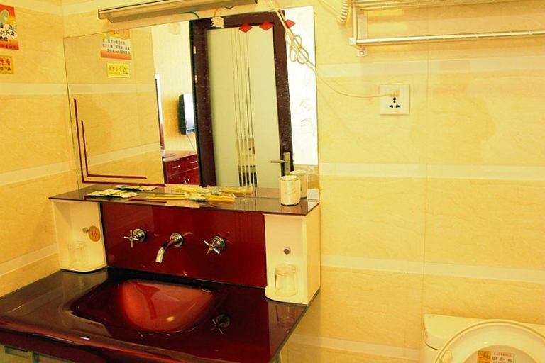 Bathroom 2, Yixin Business Hotel, Lijiang