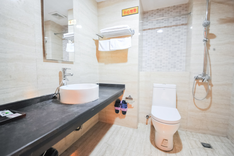 Bathroom, Shanshui Impression Hotel (Guanghan Bailun Plaza), Deyang