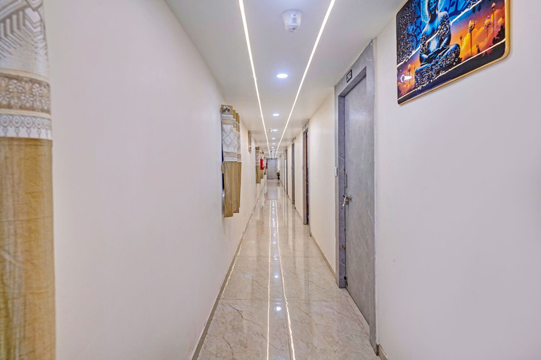 Lobby 5, Fabhotel Sky Inn I, Ahmadabad