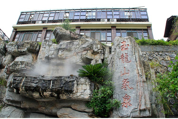Exterior & Views