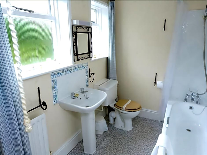 Bathroom 5, Driftwood Spars, Cornwall