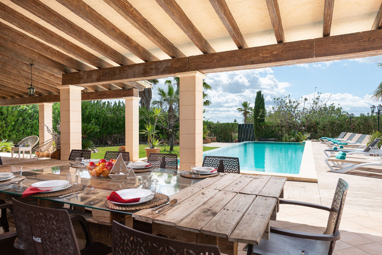 Room 4, Sa Xabola in Selva With 5 Bedrooms and 4 Bathrooms, Baleares