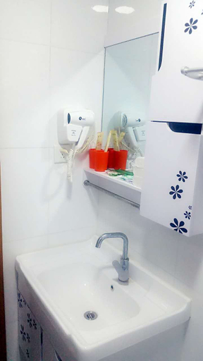 Bathroom 2, Fengda Hotel, Beijing
