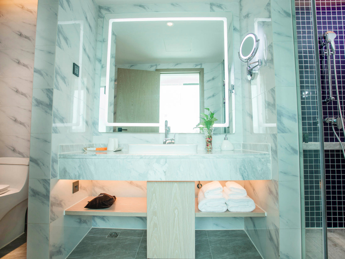 Bathroom 4, Kyriad Marvelous Hotel Foshan Mount Xiqiao Scenic Spot Qiaoling Square, Foshan