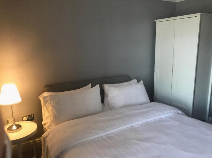 Bedroom, Cheshire Cat, Cheshire East