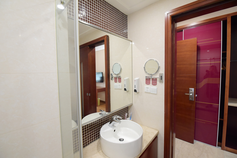 Bathroom 4, Ji Hotel Xinghua Fengshou Road, Taizhou