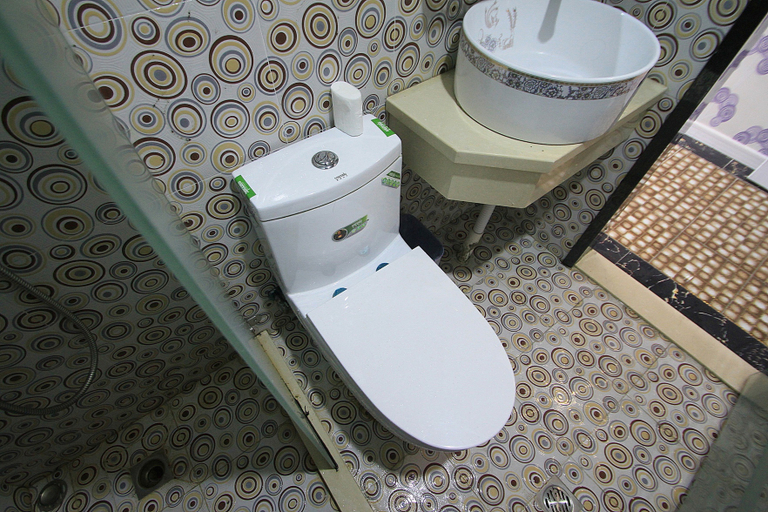 Bathroom 2, Homeinn Ease Hotel (Shanghai Qiantan Sanlin Subway Station), Shanghai