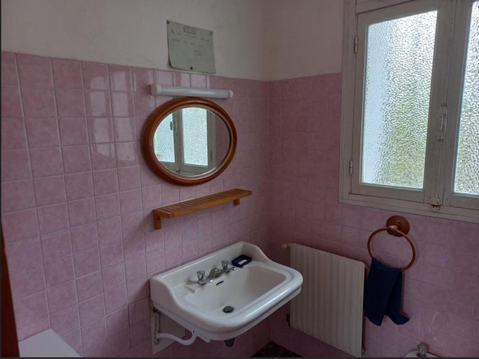 Bathroom 3, Maison du Port Du Goyen rando GR 34 & Cyclotourisme & depart ile de sein, Finistère