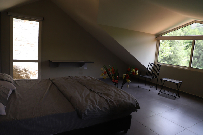 Bedroom, Mountscape, Aley