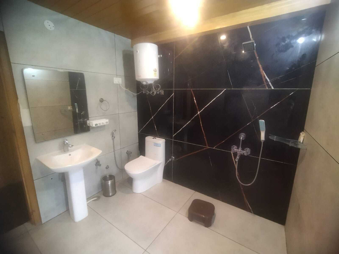 Bathroom 3, Heaven Inn Manali, Kullu