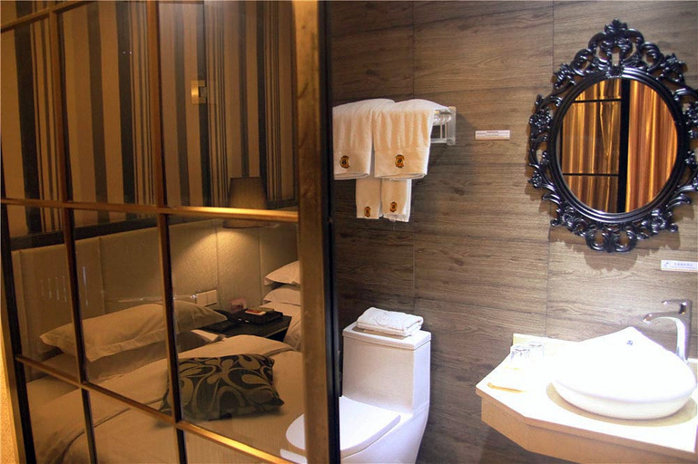 Bathroom 2, Super 8 Hotel - Ürümqi Yingbin, Ürümqi