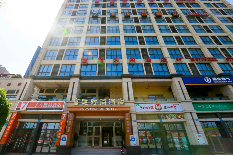 Exterior & Views