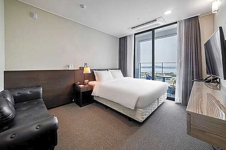 Bedroom 2, Riviera Incheon Airport Hotel, Jung