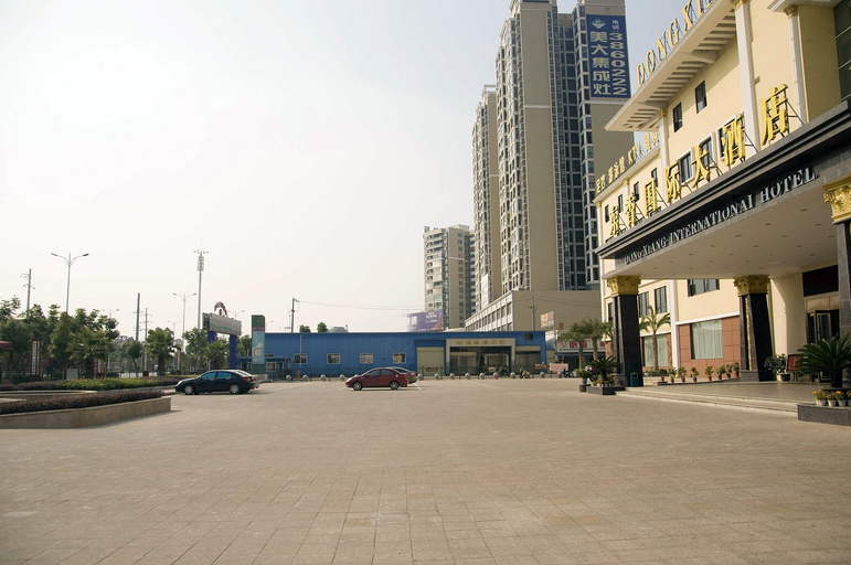 Exterior & Views