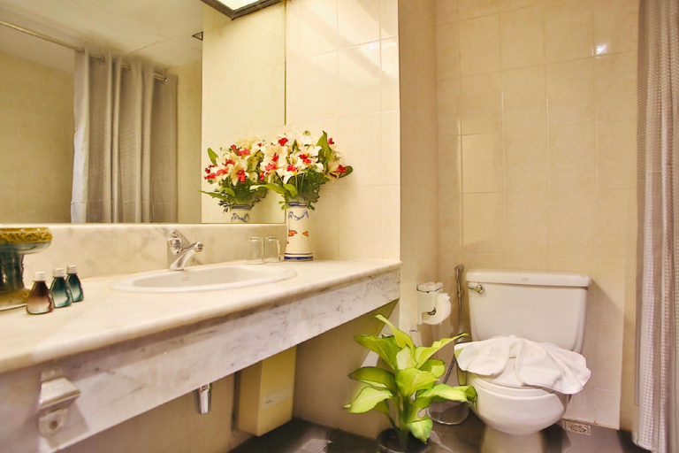 Bathroom 4, Tapae Place Hotel, Muang Chiang Mai