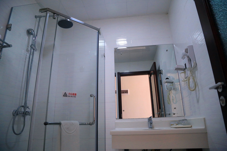 Bathroom 3, Dalian Yunzhong Zhixing Business Hotel, Dalian