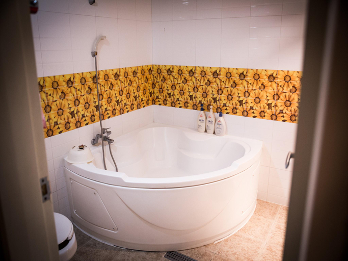 Bathroom 3, Seven Motel Busan, Jung