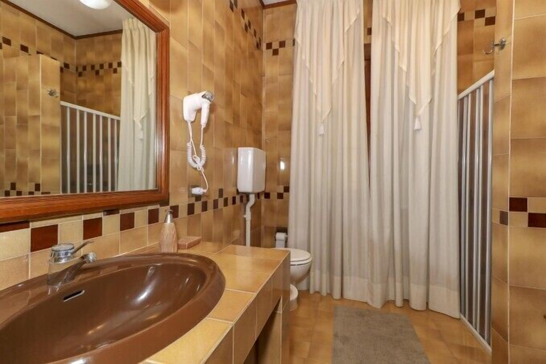 Bathroom 5, Vitti's Home Verona, Verona