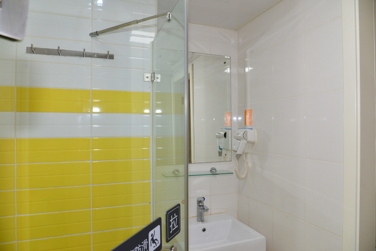 Bathroom 3, James Joyce Coffetel Tianjin Railway Station, Tianjin