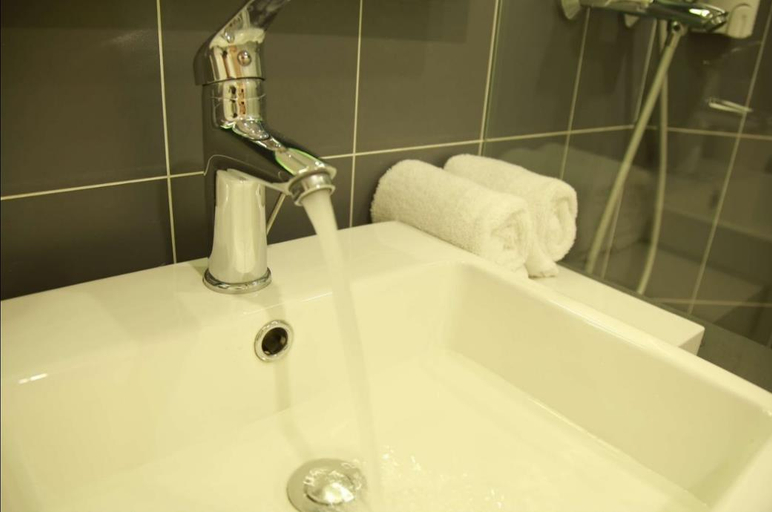 Bathroom 3, Hanting Hotel (Turpan Xihuan North Road), Turfan