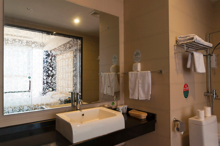 Bathroom 2, GYA Qian'an Fortune Centre Hotel, Tangshan