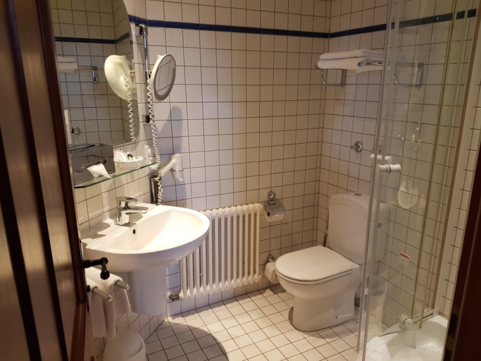 Bathroom, Burg Windeck ***S, Rastatt