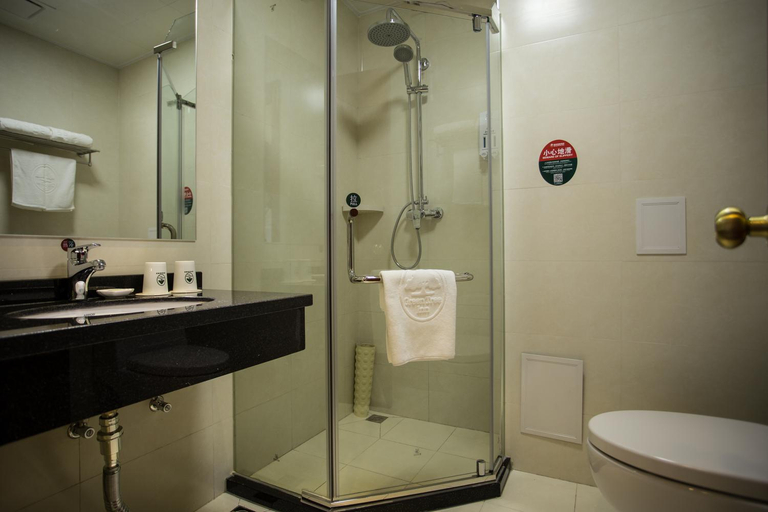 Bathroom 2, GreenTree Inn (Qinghuangdao Railway Station Square), Qinhuangdao