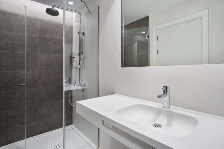 Bathroom 5, B&B Hotel Porto Expo Aeroporto, Matosinhos