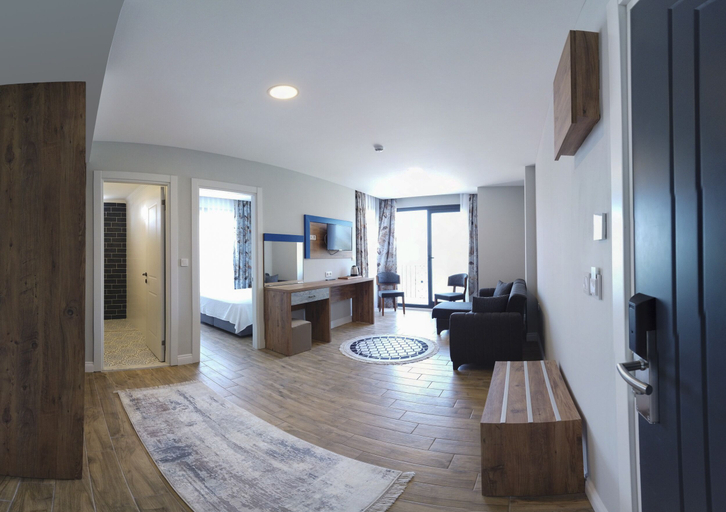 Others 5, Houdini Otel, Urla