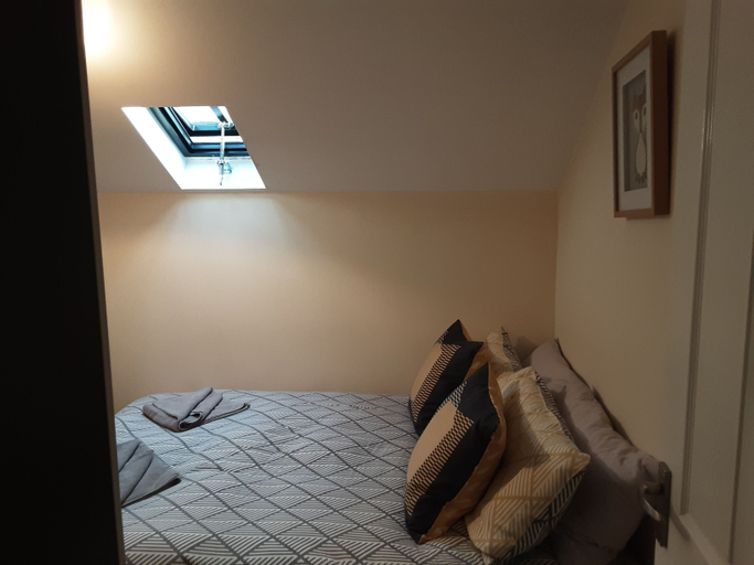 Bedroom 5, 1 The Maltings Apartments, Somerset