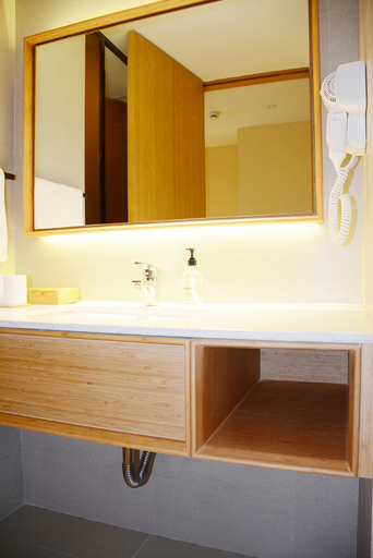 Bathroom 3, Quanhou Hotel (Shanghai Wildlife Park), Shanghai