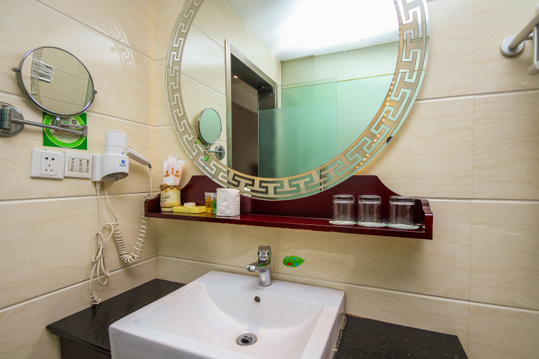 Bathroom 2, Zhengzhong Holiday Hotel, Wuxi