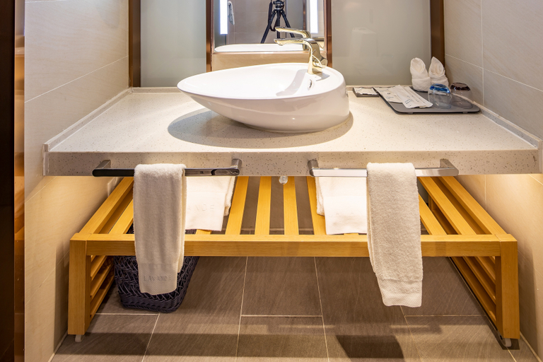 Bathroom, Lavande Hotel (Beijing Yizhuang Development Zone), Beijing