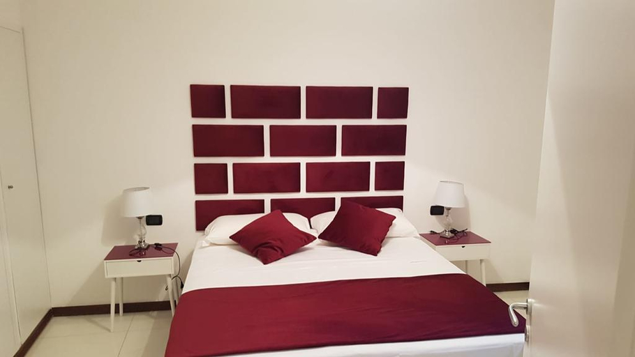 Bedroom 2, Suite Napoli Riviera, Napoli