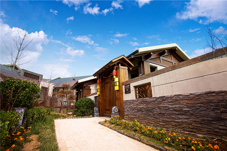 Exterior & Views