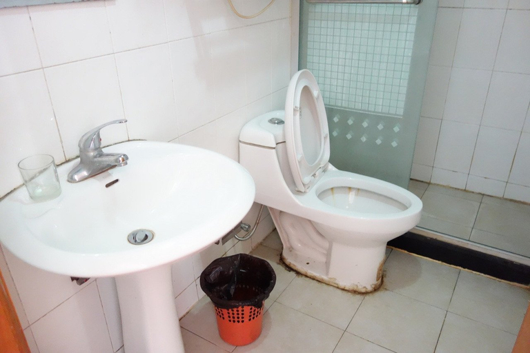 Bathroom 4, Yuanmeng Hotel, Shanghai