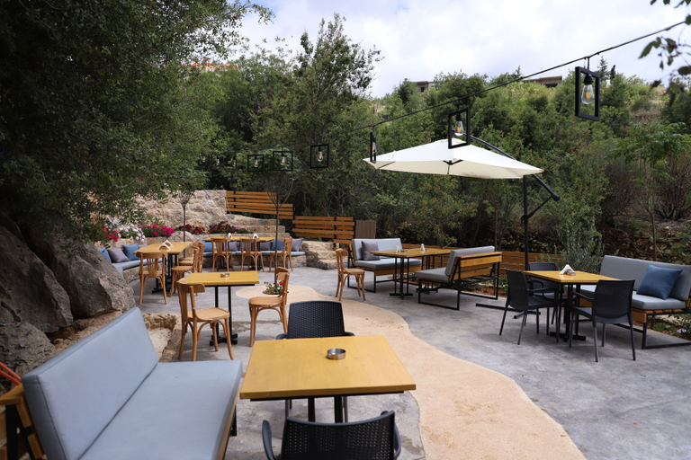 Food & Drinks 4, Mountscape, Aley