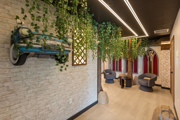 Interior 5, Spacious 22-Guest Retreat in Four Corner, Lake