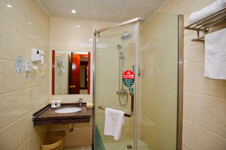 Bathroom 3, GreenTree Inn LiuAn HuoQiu County JianXing Road Express Hotel, Lu'an