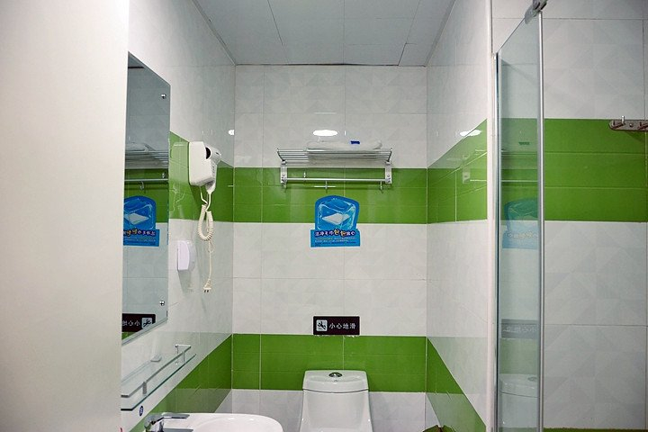 Bathroom 4, Yiyi Chain Hotel (Foshan Sanshui Plaza Branch), Foshan