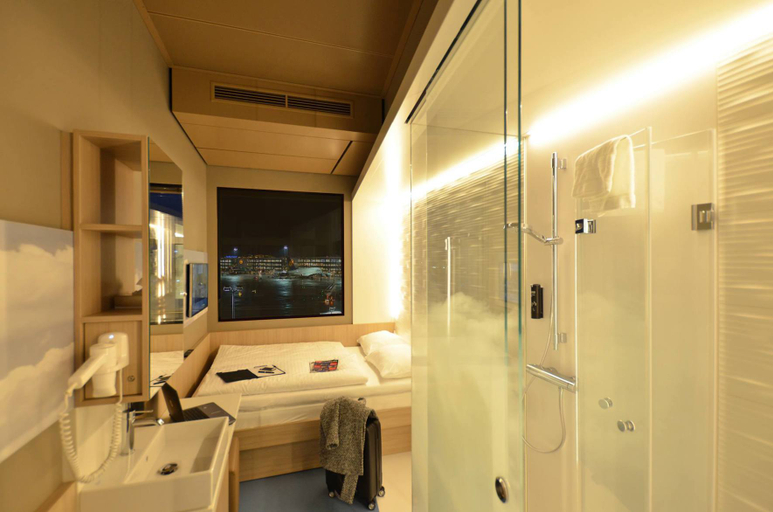 Bathroom 3, マイ クラウド トランジット ホテル ゲスツ ウィズ インターナショナル フライトオンリー!, Frankfurt am Main
