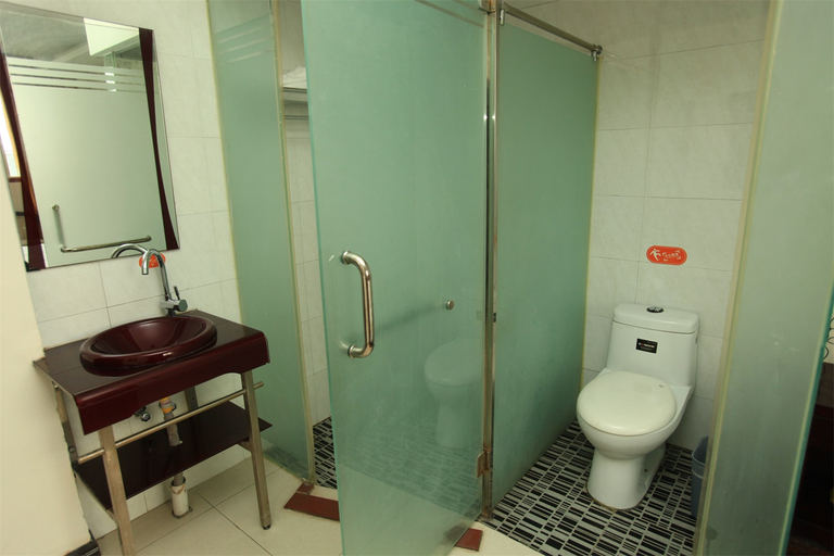Bathroom 2, YIJIAXI Hotel (Happy Valley store, Jinfu electromechanical City, Chengdu), Chengdu