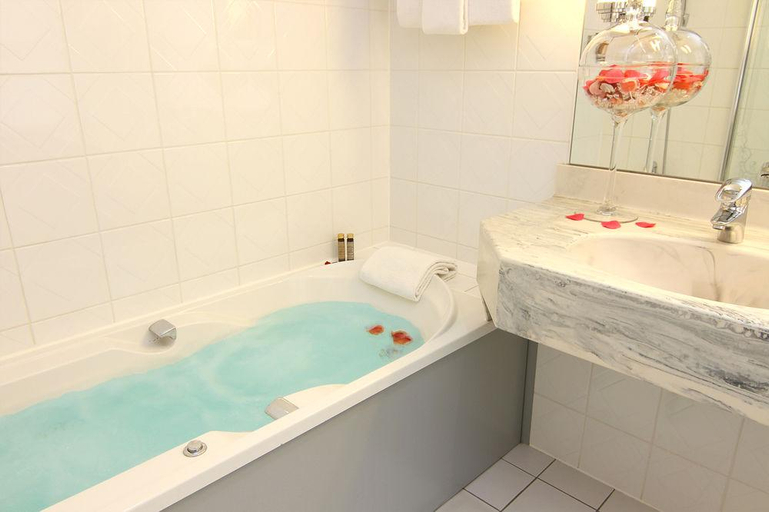 Bathroom 4, Hotel Beaucour, Bas-Rhin