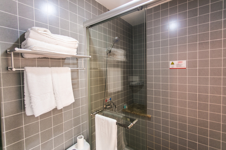 Bathroom 2, Super 8 Hotel (Kunshan Changjiang North Road), Suzhou