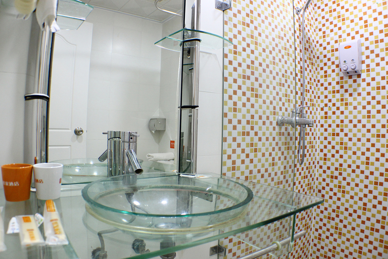 Bathroom 2, ホーム インホテル(), Shaoguan