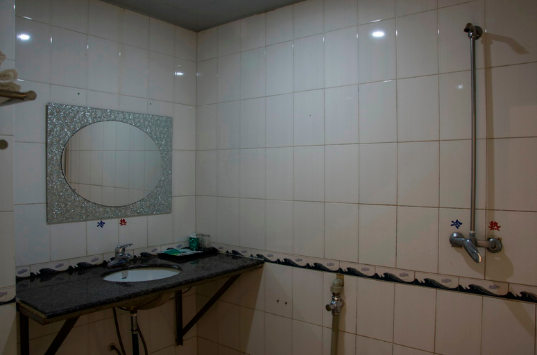 Bathroom 2, Xinsen Hotel, Pu'er