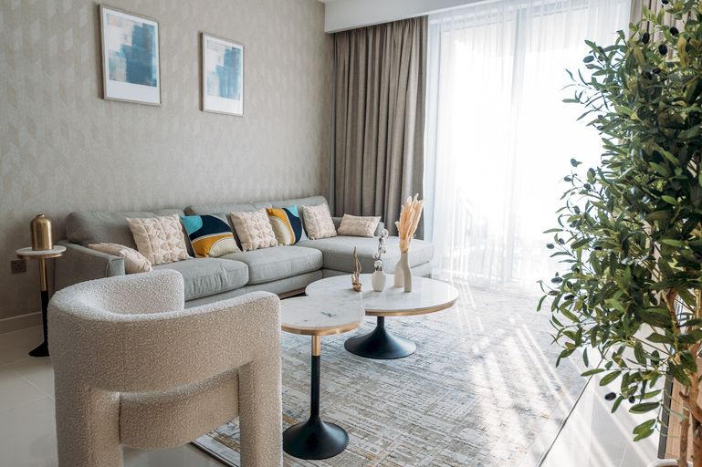 4, Elegant Stay: Balcony & Stunning Dubai Creek Views, Dubai