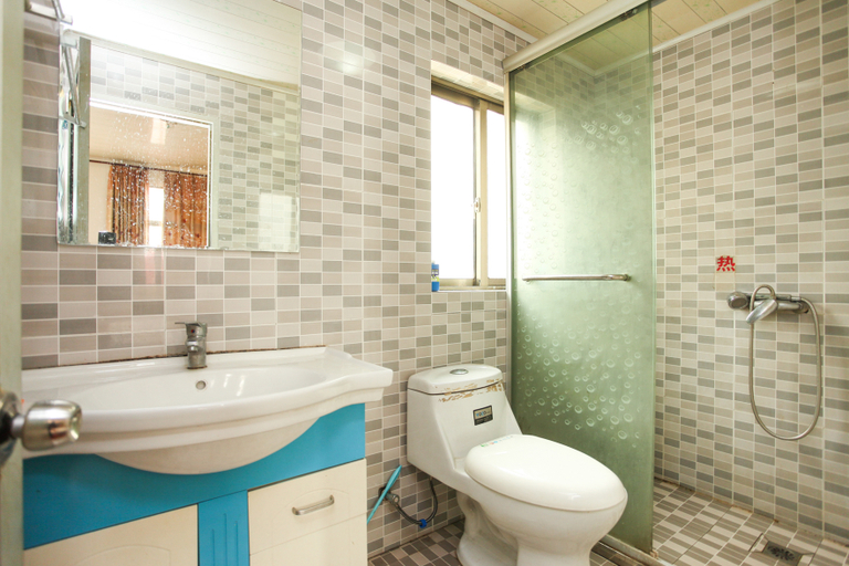 Bathroom 2, Jujia Hostel, Changzhou
