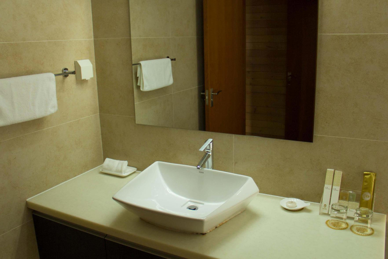 Bathroom 2, Cao Fei Island Hotel, Tangshan